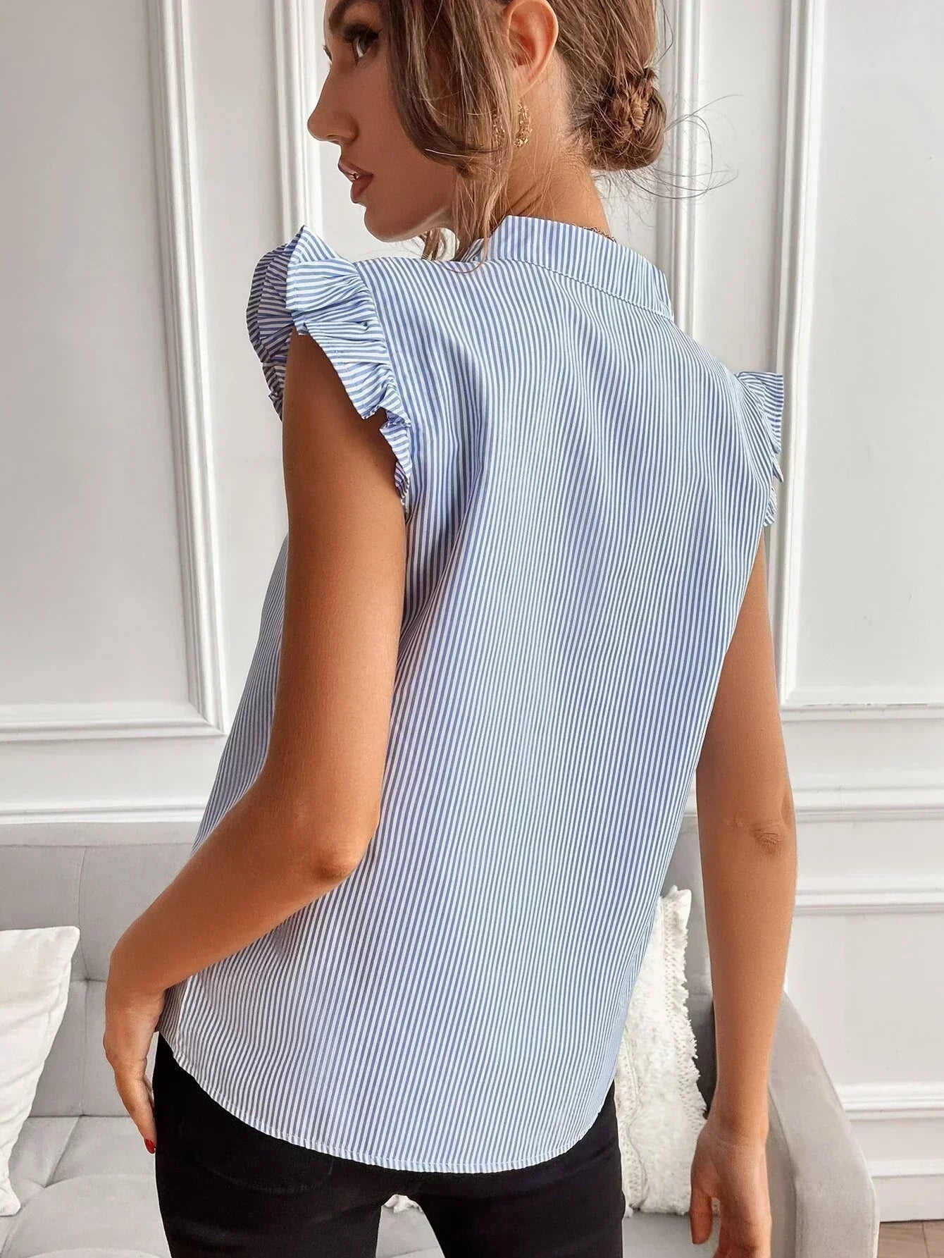 Arlene | Pasiasta Bluzka z Falbanami